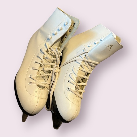 Women’s Figure Skates by American 
size 10
White - Picture 10 of 12